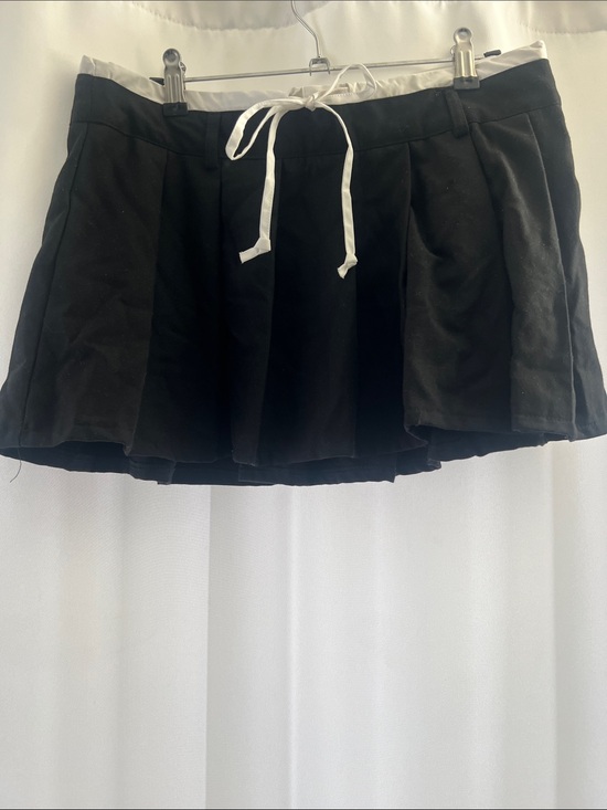 Fashion Nova Dresses & Skirts - Fashion Nova Black Pleated Mini Skirt with White Drawstring